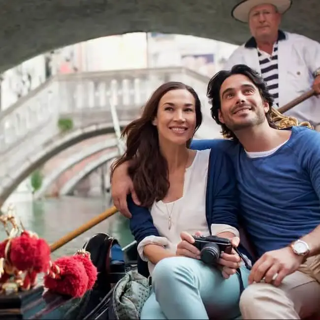 Giro in gondola a Venezia sul Canal Grande, 35 minuti con commento dal vivo